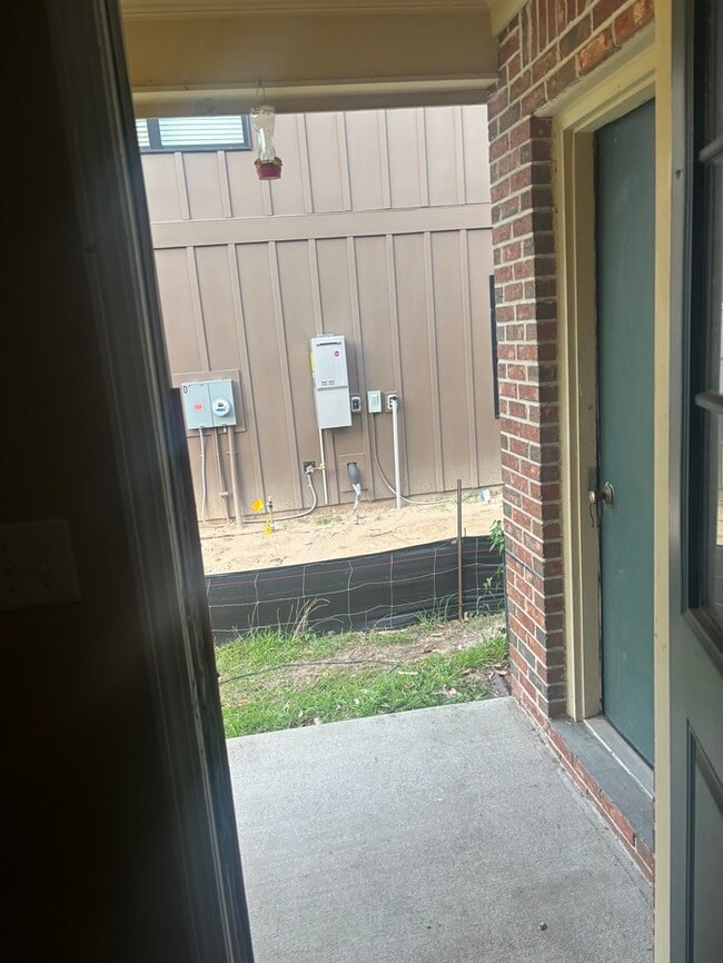 Building Photo - 826 Shull St