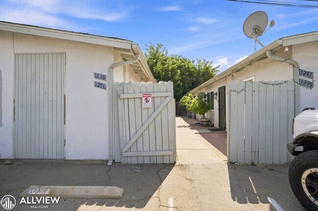 Building Photo - 1245 Lyons Ln