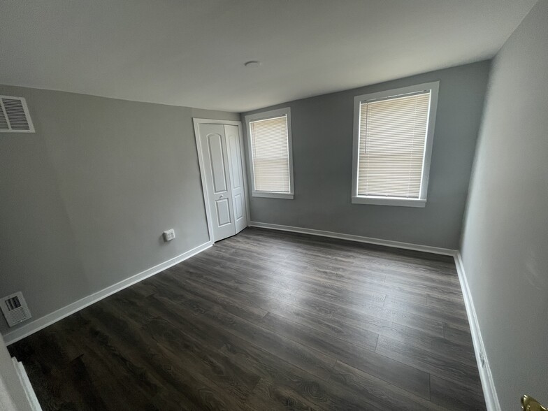 Building Photo - 907 W Lombard St