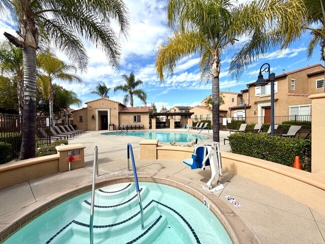 Building Photo - Stylish 2-Bedroom Living with Community Amenities