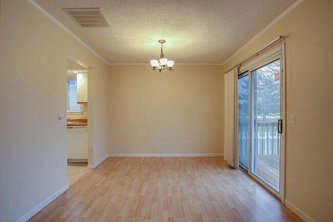 Building Photo - 3003 Valerie Dr