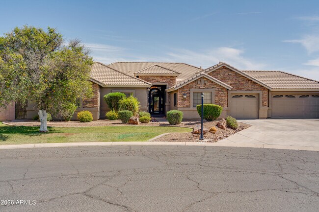 Building Photo - 4335 E Fox Cir