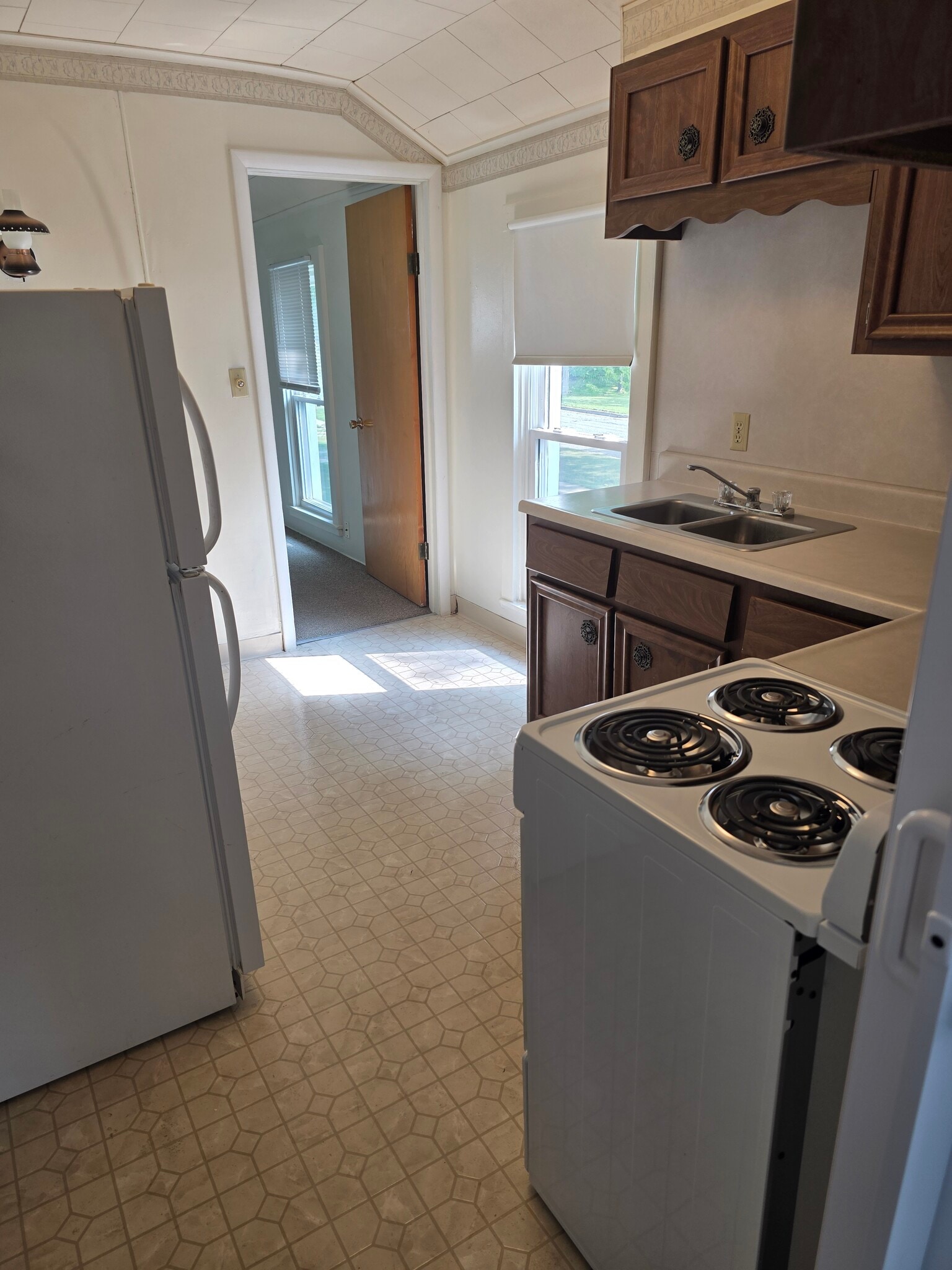 Kitchen - 413 N Marshall Ave