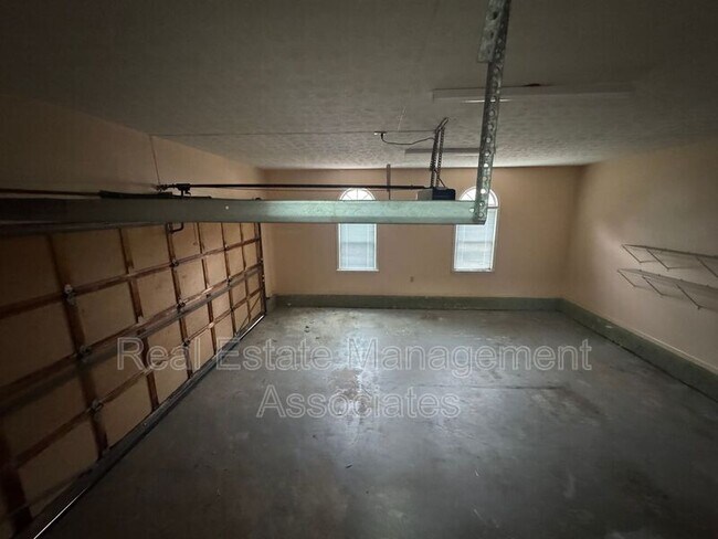 Building Photo - 129 Wagon Wheel Cir