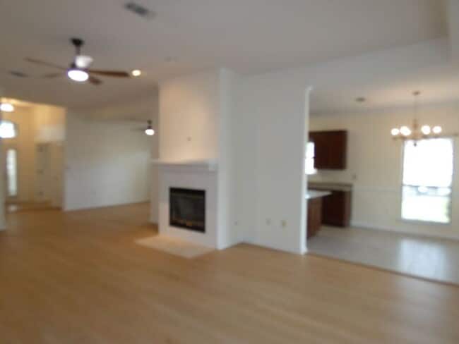 Building Photo - 4161 Longwood Cir