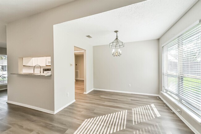 Building Photo - 2406 Pilgrims Bend Dr