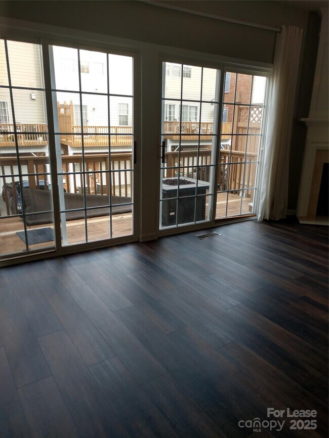 Building Photo - 10436 Winslet Dr