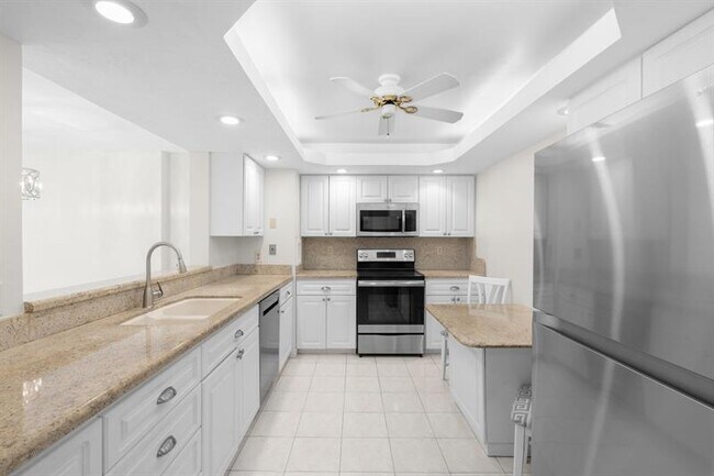 Building Photo - 1149 Hillsboro Mile