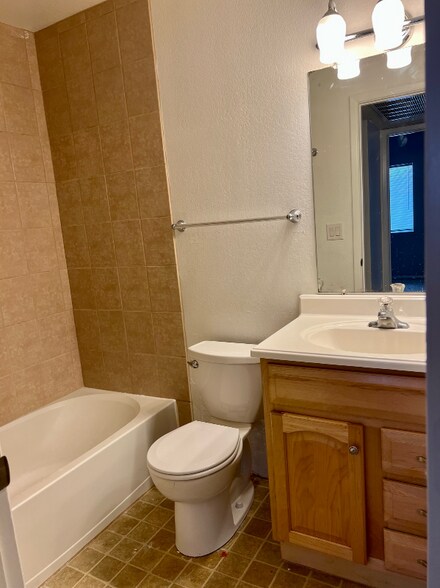 Building Photo - 2194 N Pantano Rd