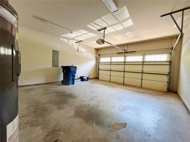 Building Photo - 330 Holdings Dr