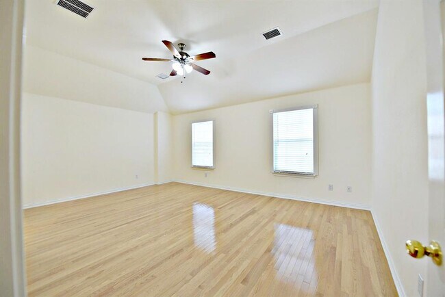 Building Photo - 4220 N Summercrest Loop