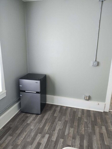 Building Photo - 215 Civic St