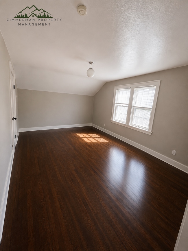 Building Photo - 3 bedroom 2 bathroom bungalow