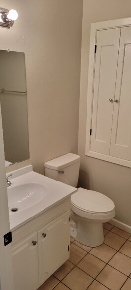 Building Photo - 858 Fountainbleau Dr