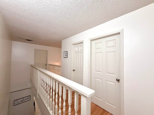 Building Photo - 200 Martingale