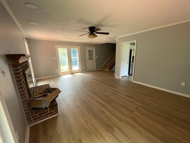 Building Photo - Room in House on Newfoundland Ct