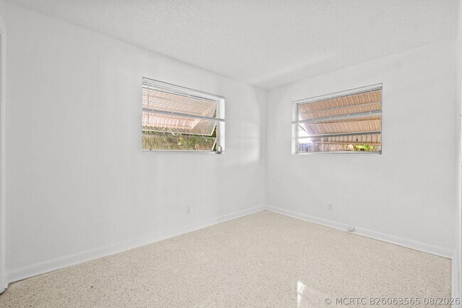 Building Photo - 211 Sunrise Ave