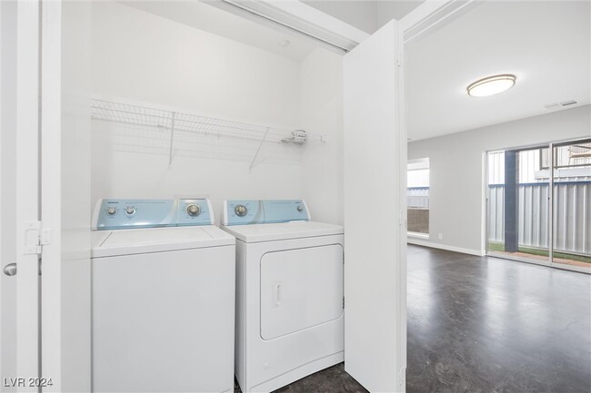 Building Photo - 129 S 11th St