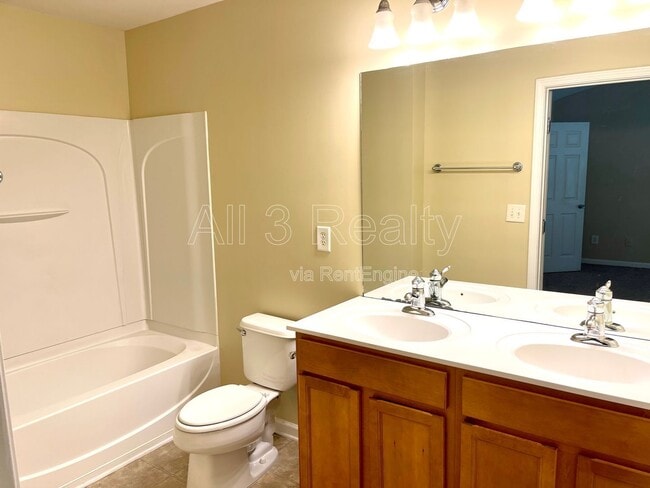 Building Photo - 2813 Deerwood Ln