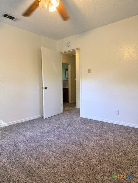 Building Photo - 1704 Smith Dr