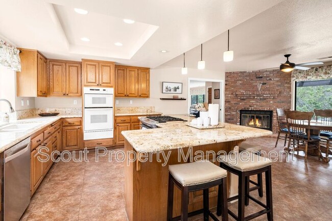 Building Photo - 1028 Capra Way