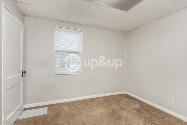 Building Photo - Fantastic 2bd/1ba home! Let yourself in!