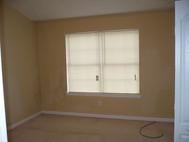 Building Photo - 3035 Fields Dr