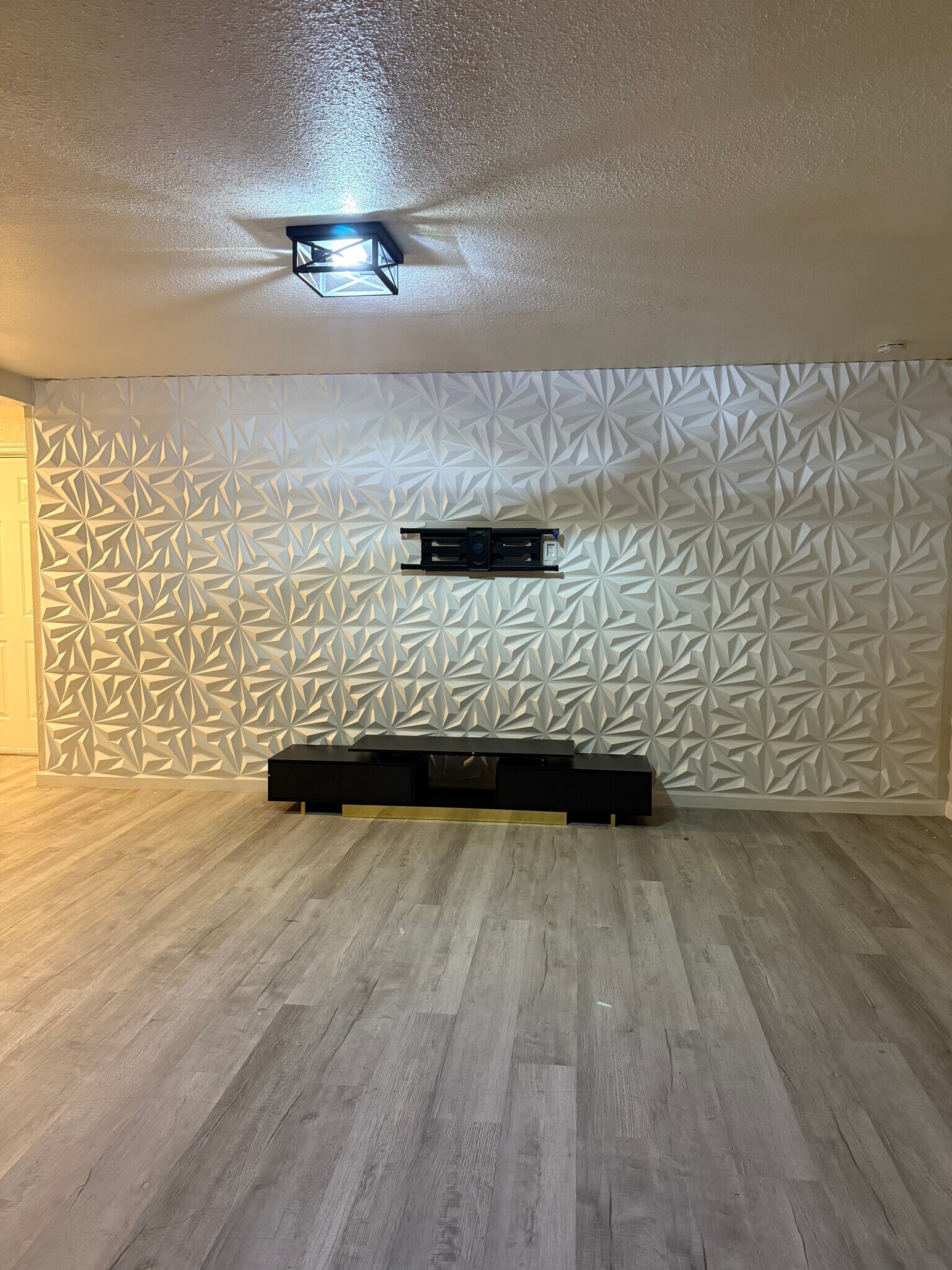 Building Photo - 1403 E Monte Vista Ave