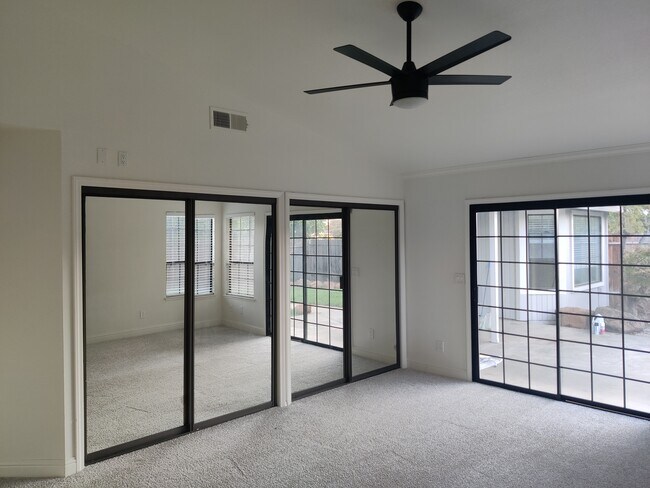 Building Photo - 1097 North Point Dr