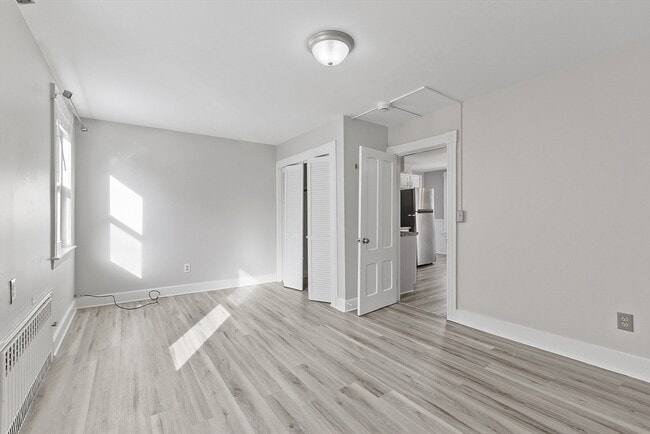 Building Photo - 19 Isabella St