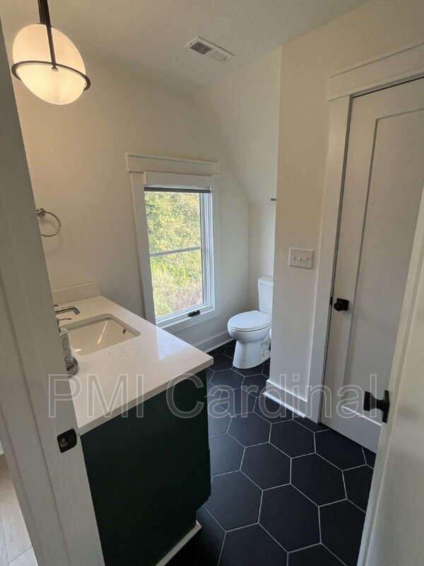 Building Photo - 3121 Colyer Pl