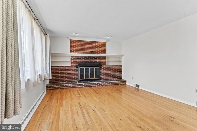 Building Photo - 213 Sunset Dr