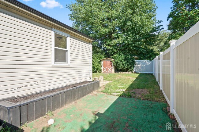 Building Photo - 250 Brookside Ave
