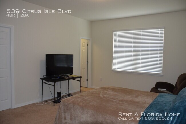 Building Photo - 539 Citrus Isle Blvd