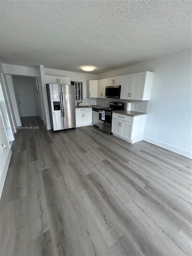 Building Photo - 1250 NE 125th St