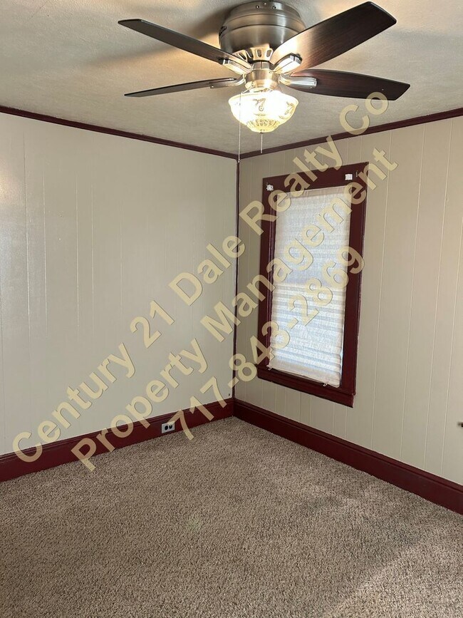 Building Photo - Large 2 Bedroom Apartment in Eastern Schoo...