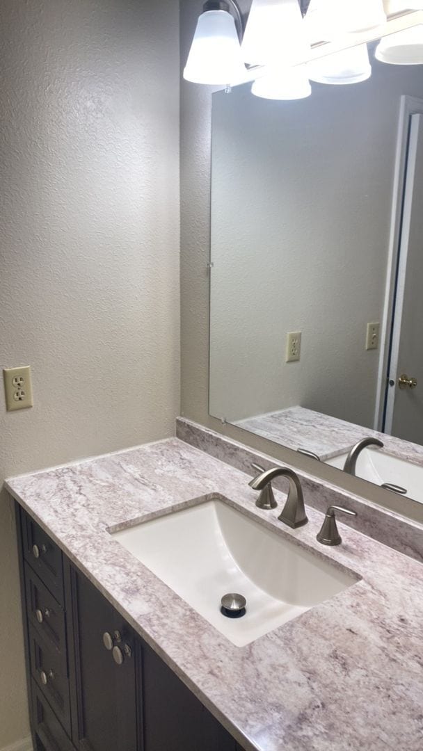 Building Photo - Fantastic 3 Bedroom, 2 Bath, 2 Car Garage,...