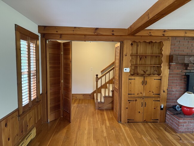 Building Photo - 3 Crescent St