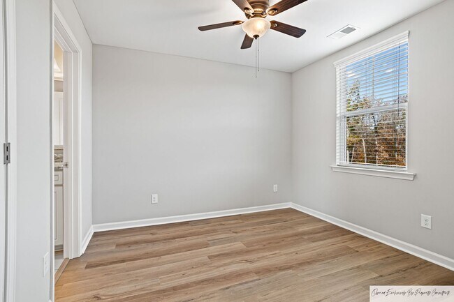 Building Photo - RESORT LIVING IN DESIRABLE SALUDA RIVER CLUB