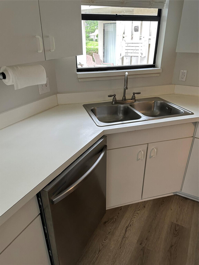 Building Photo - 2825 Stoneway Ln