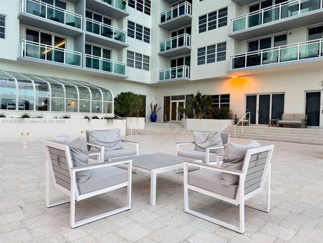 Building Photo - 6917 Collins Ave
