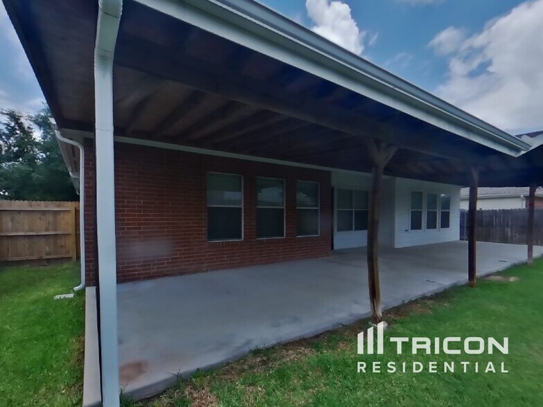 Building Photo - 2122 Preston Trail
