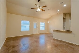 Building Photo - 421 Jack Rabbit Ln