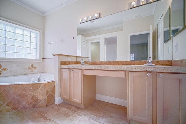 Building Photo - 2509 Skif Dr