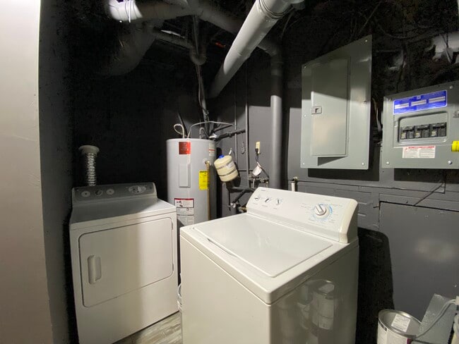 Building Photo - 312 Northfield Dr