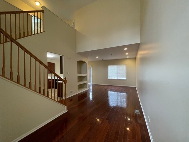 Building Photo - 1904 Maureen Dr