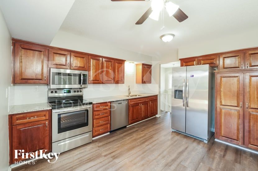 Building Photo - 6704 NW Mirror Lake Terrace