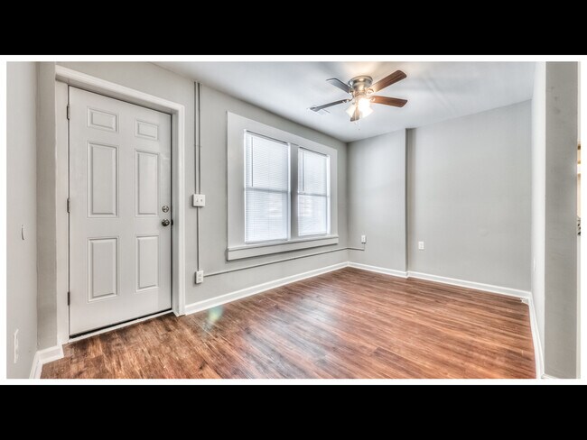 Building Photo - 119 Main St