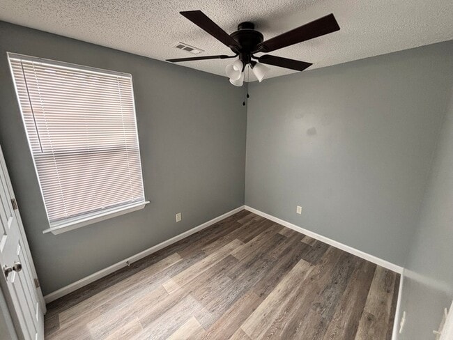 Building Photo - 3421 Meadow Ct