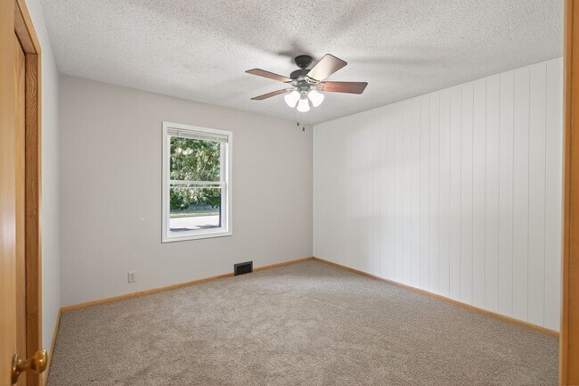 Building Photo - Acreage Property